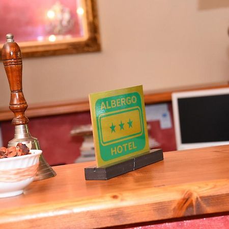 Albergo Dimora Storica Antica Hostelleria Crema Bagian luar foto