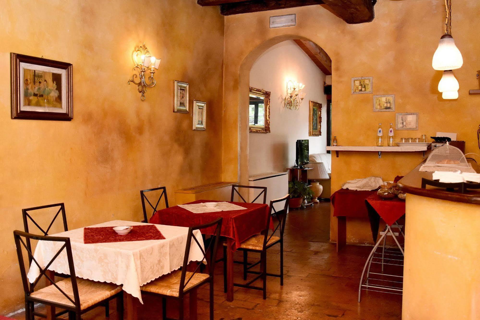Albergo Dimora Storica Antica Hostelleria Crema Bagian luar foto
