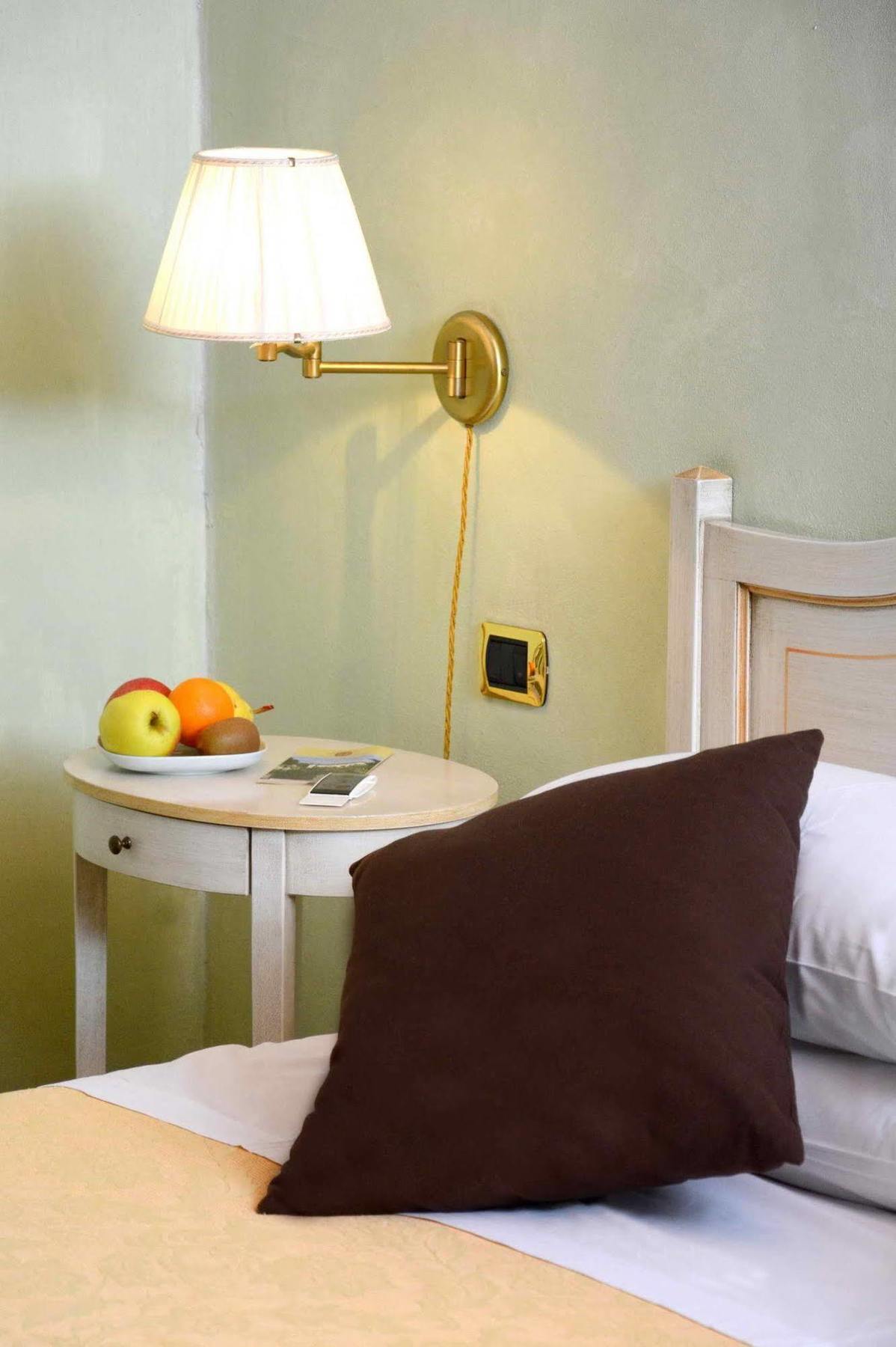 Albergo Dimora Storica Antica Hostelleria Crema Bagian luar foto