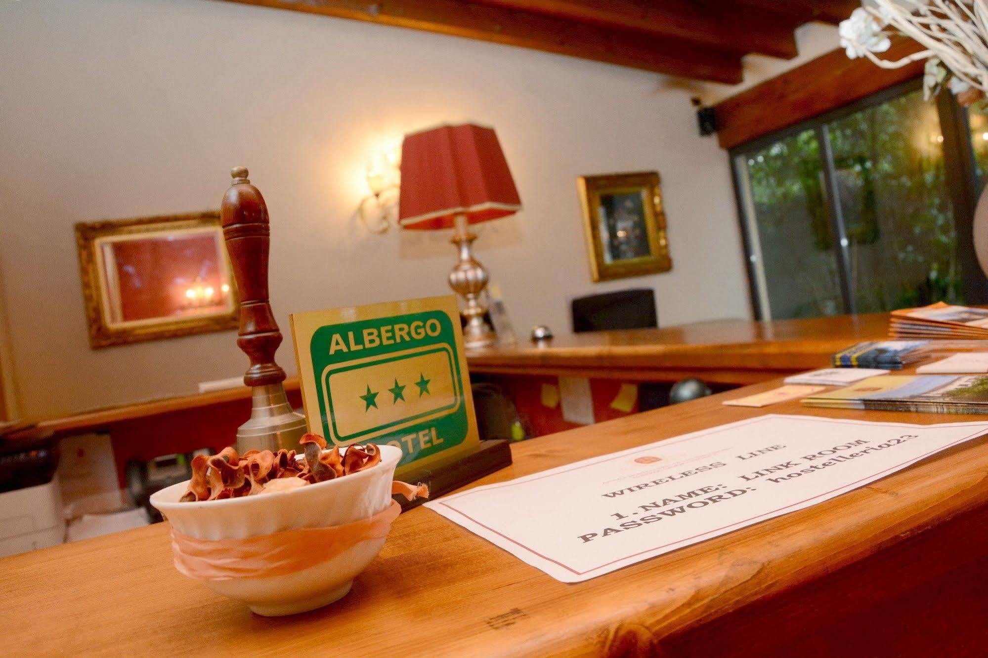 Albergo Dimora Storica Antica Hostelleria Crema Bagian luar foto